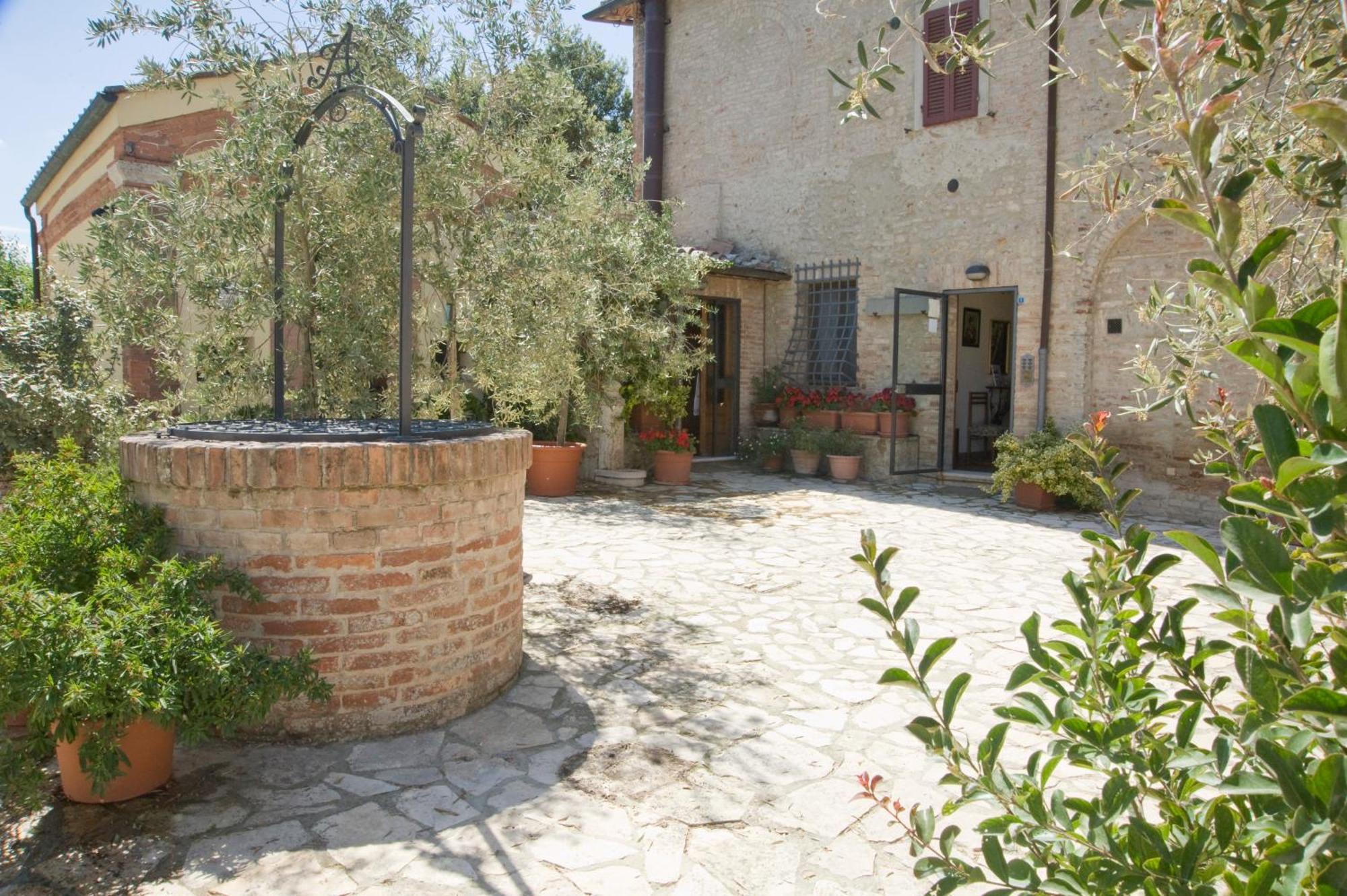B&B Il Pettirosso Di Siena Exterior foto