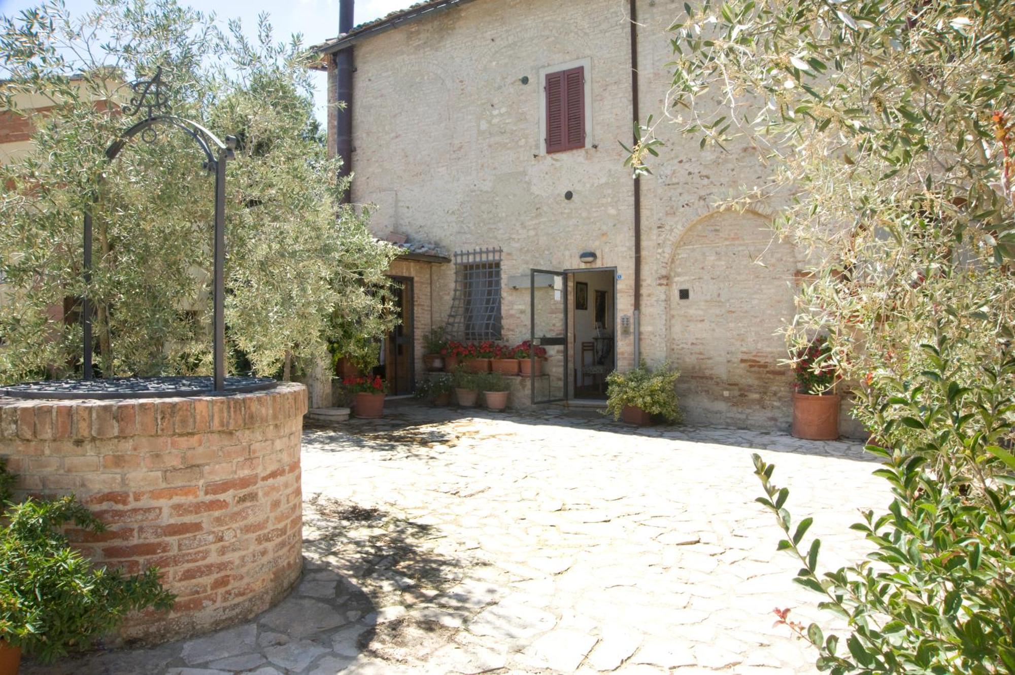 B&B Il Pettirosso Di Siena Exterior foto