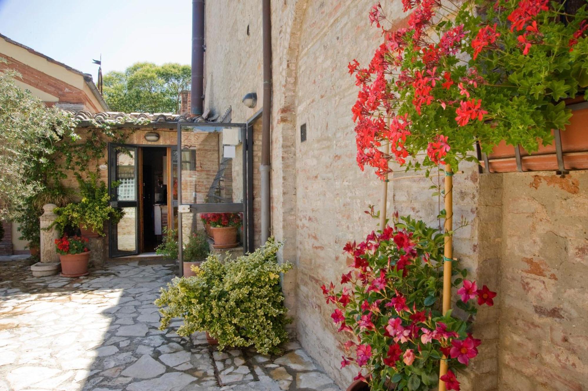B&B Il Pettirosso Di Siena Exterior foto